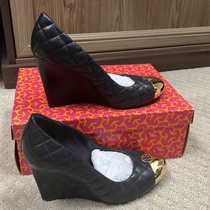 TORY BURCH Quilted Navy & Gold Wedge Heel.